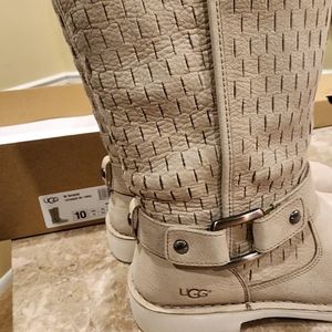 Gently worn UGG boots! Beautiful winter addition to your closet!
